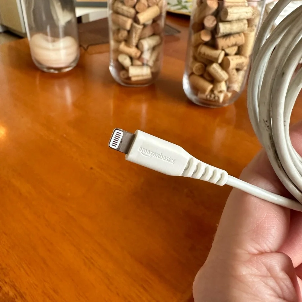 Amazon Basics 6 foot apple compatible lightning charger